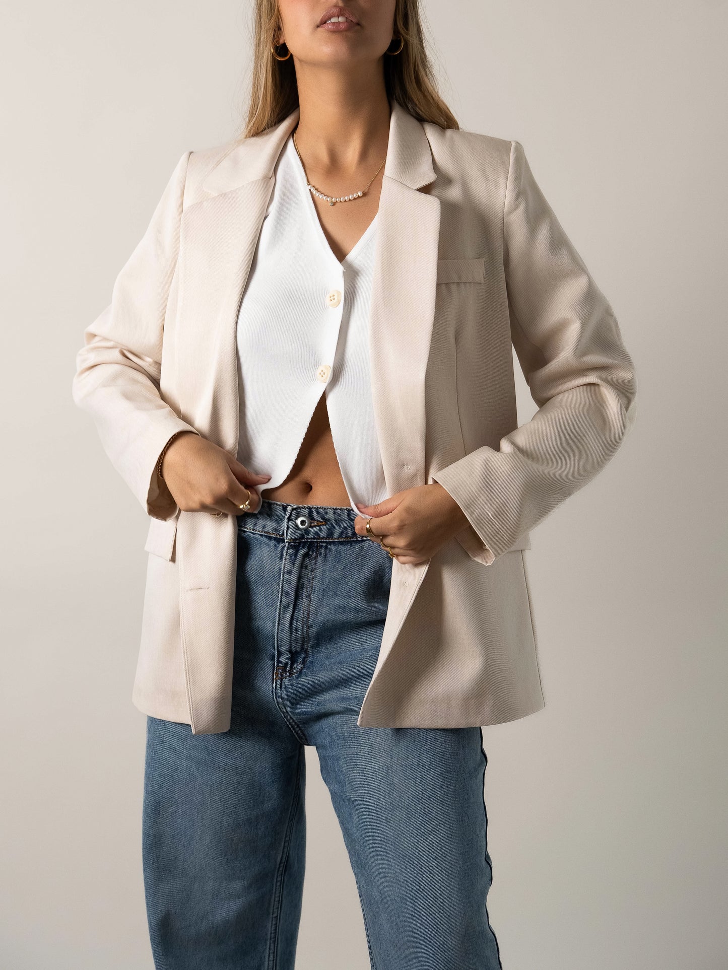 Blazer de corte oversize. essencial de estilo. tendências de blazer
