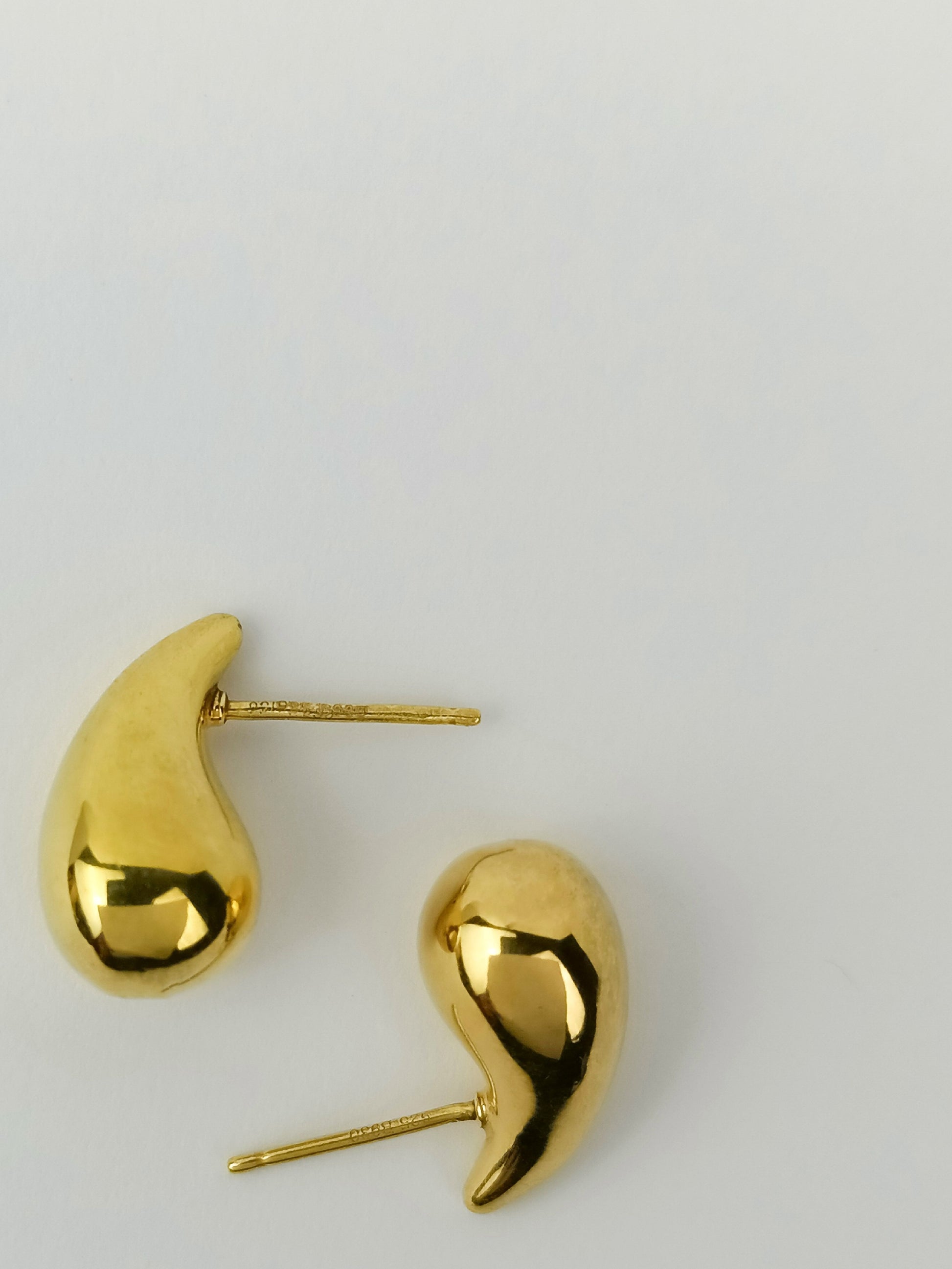 925 sterling silver drop earrings . golden luxury