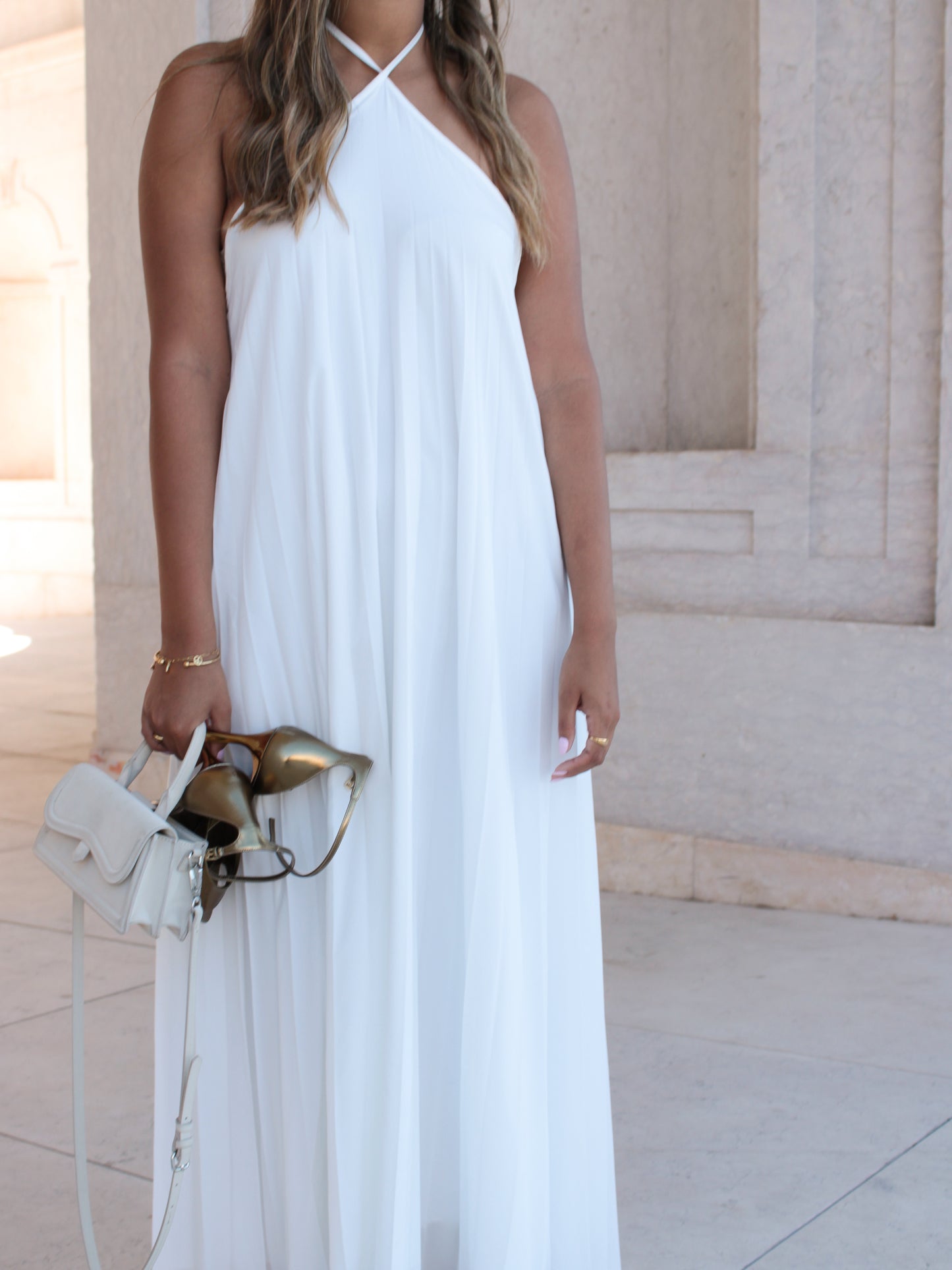 Vestido Maxi. Elegante com decote halter. Vestido plissado Vestidos femininos de ocasião