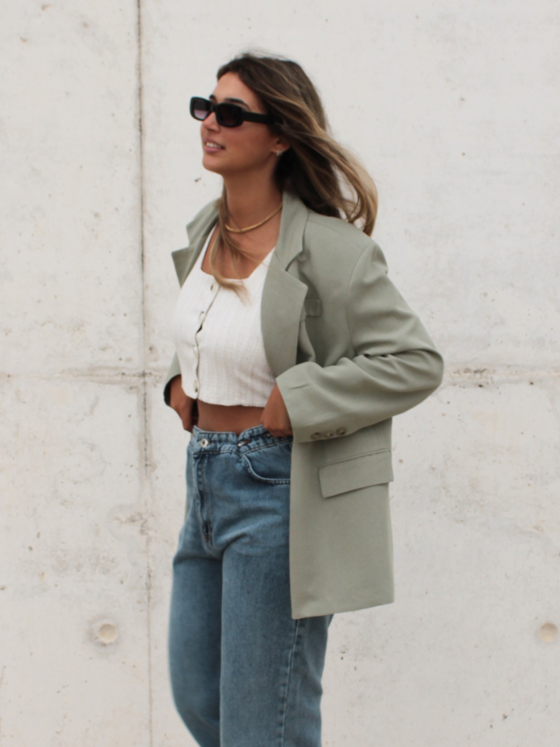 Blazer feminino e elegante. Blazer estruturado. Blazer em linho Look old money 