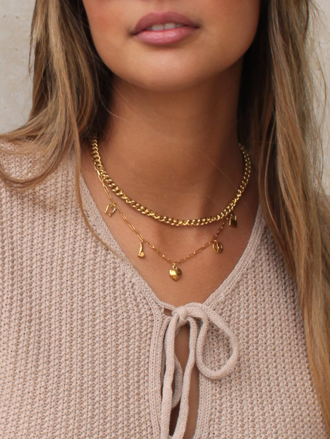 colar em prata 925 banhado a ouro com 5 charms de sorte 