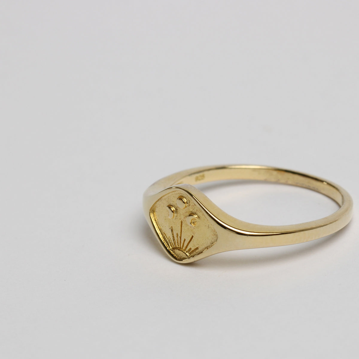 anel amuleto sol em prata de lei 925 banhada a ouro de 18k Bangaram Shop 
